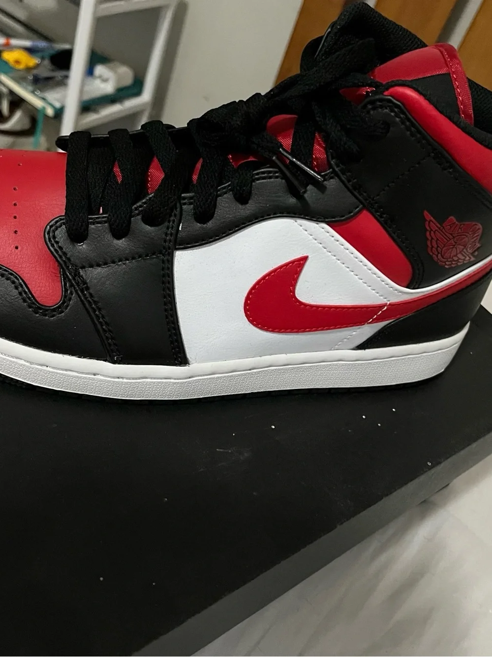 Jordan mid “bred
